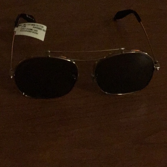 Alexander McQueen - Picture 3 of 3